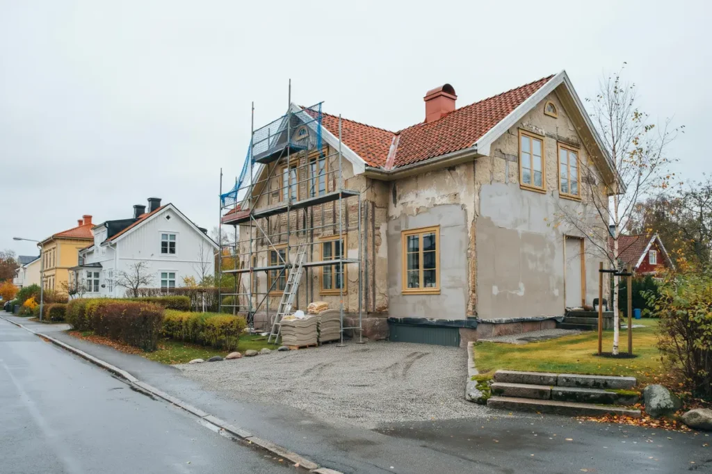 fasadrenovering med till ggsisolering n r det l nar sig och vad du ska t nka p